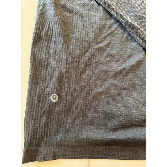 Lululemon Metal Vent Tech Half Zip, L, Gray/Black mens pull over - Picture 9 of 9